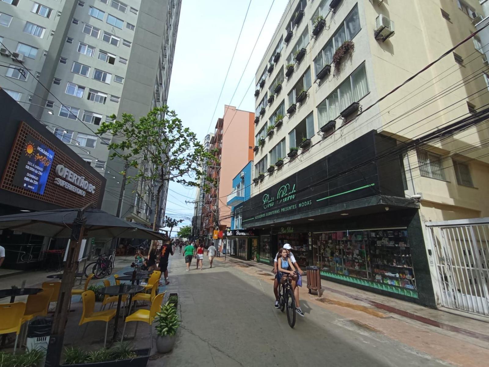 Loft 80 Metros Do Mar Na Praia Central Com Garagem Балнеаріу-Камборіу Екстер'єр фото